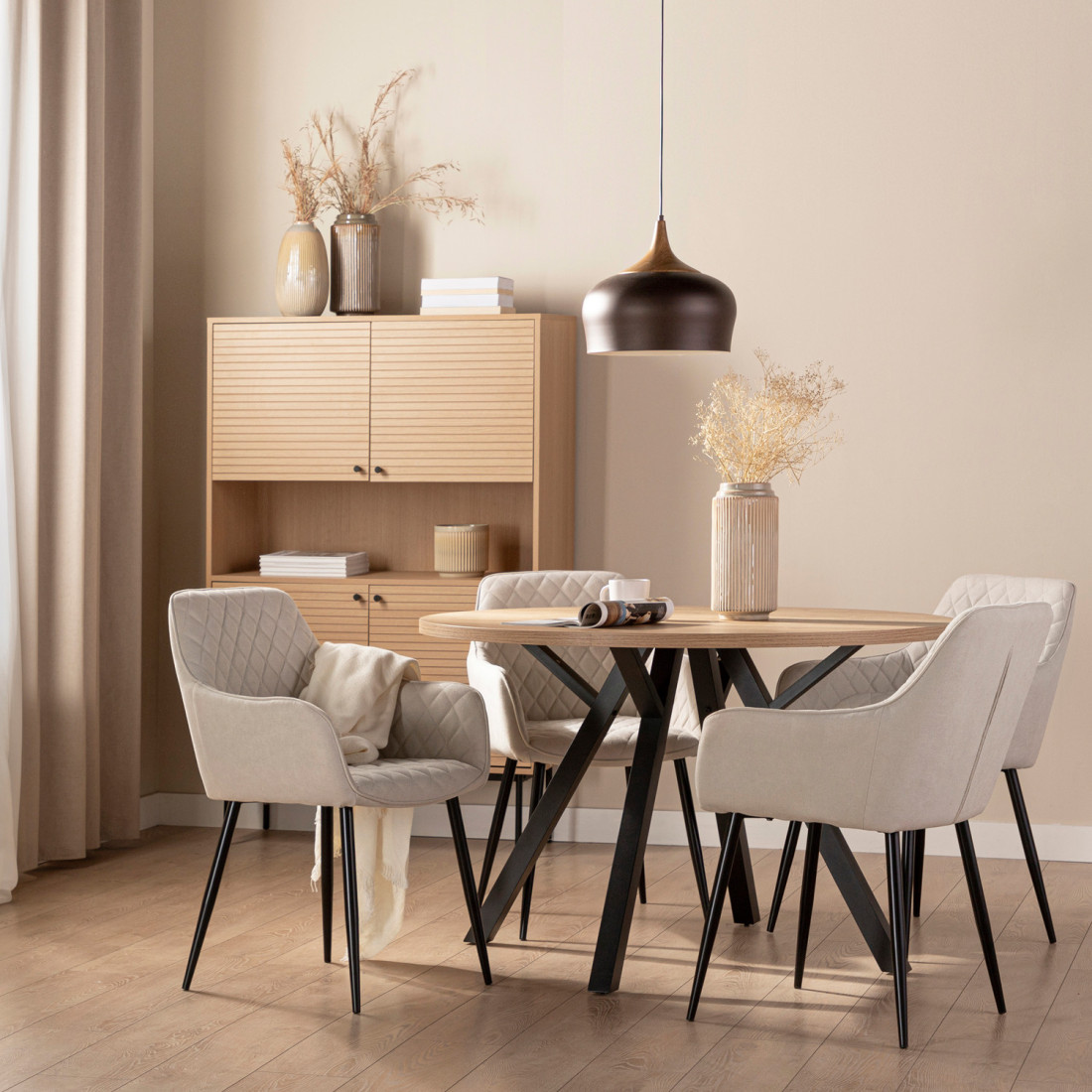 Silla De Comedor Con Reposabrazos Tapizada Beige Lizel | Klasthome